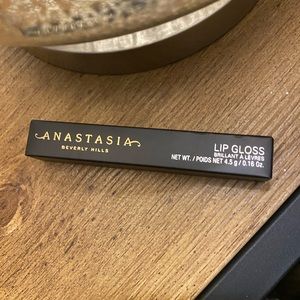 Anastasia Lip Gloss, Kristen
